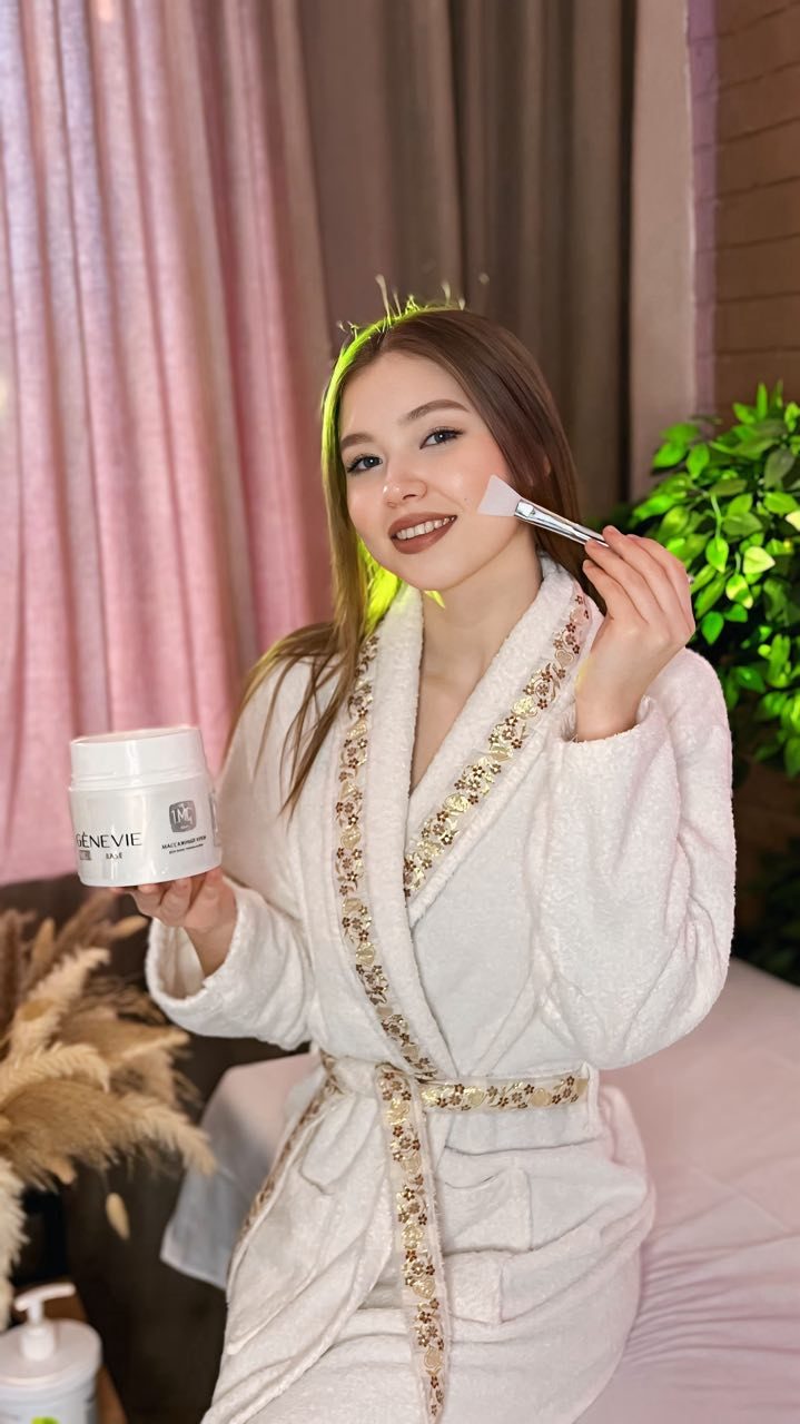 Нанесение маски в спа-салоне SPA Days